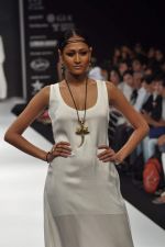 Model walks the ramp for Zeenat Desai Show at IIJW Day 3 on 21st Aug 2012 (19).JPG